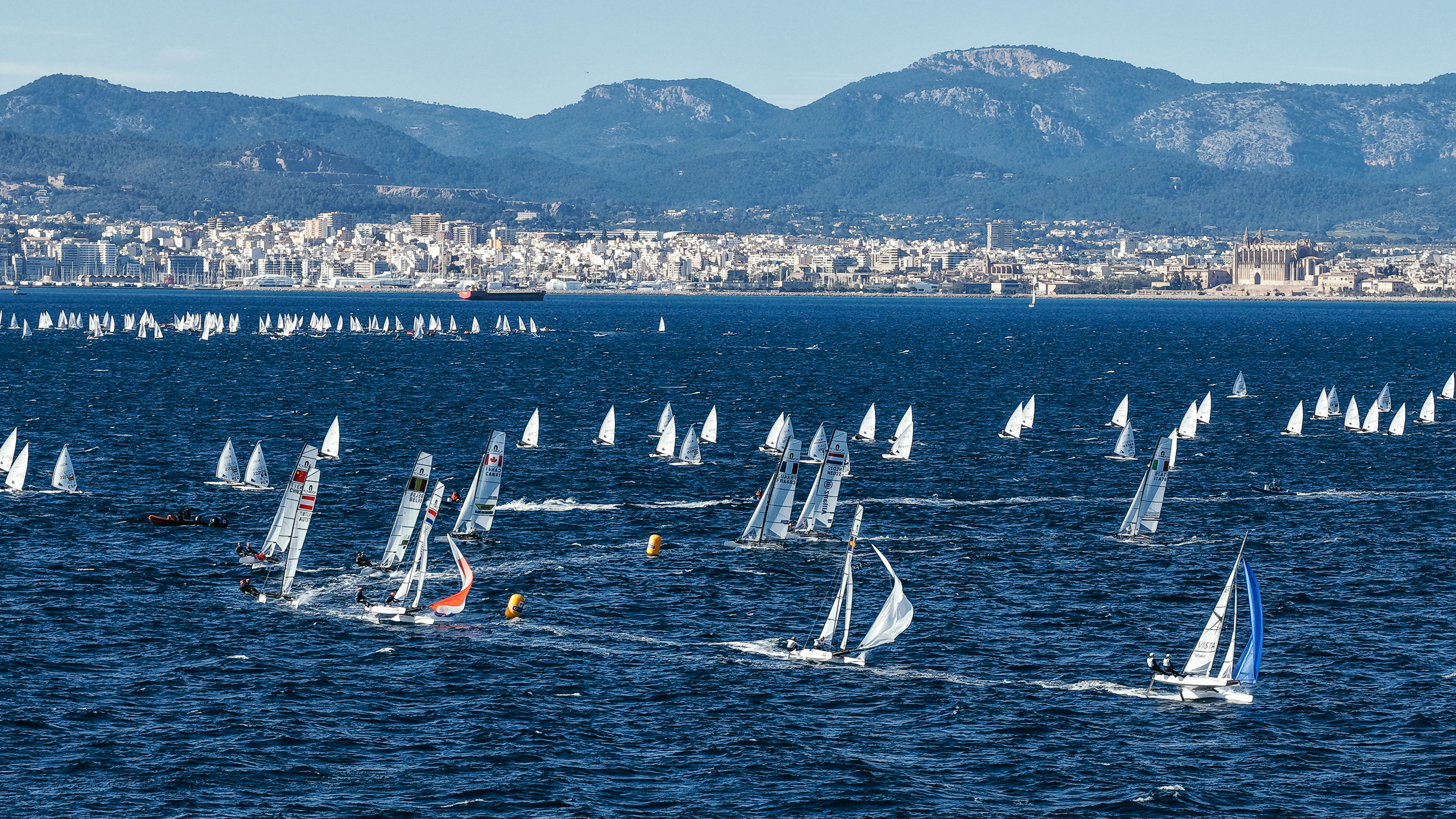 Een horizon van zeilen