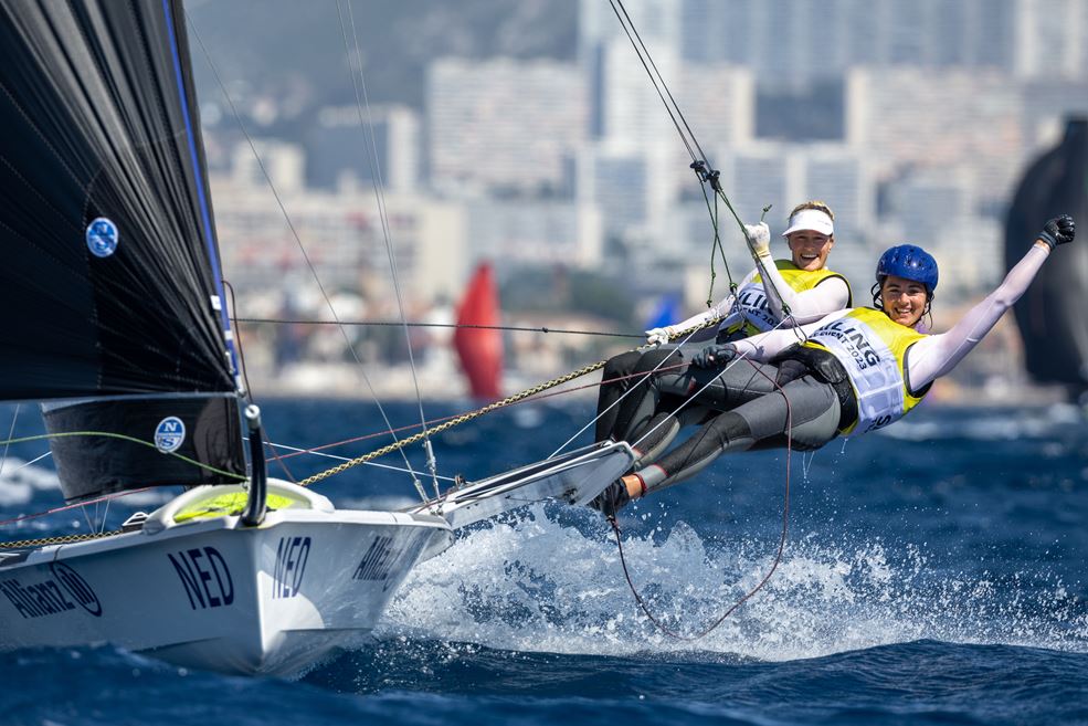 Odile van Aanholt en Annette Duetz (foto World Sailing)